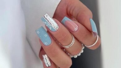 27 Blue Winter Nails for a Stylish Look: Glitter, Snowflakes, and Elegant Winter Nail Designs