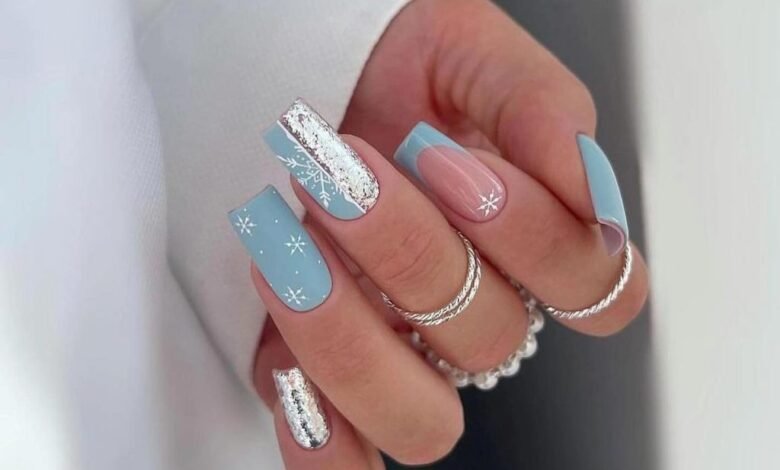 27 Blue Winter Nails for a Stylish Look: Glitter, Snowflakes, and Elegant Winter Nail Designs