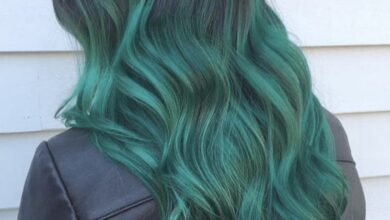 27 Christmas Hair Color Ideas: Festive Styles from Bold Highlights to Elegant Holiday Waves