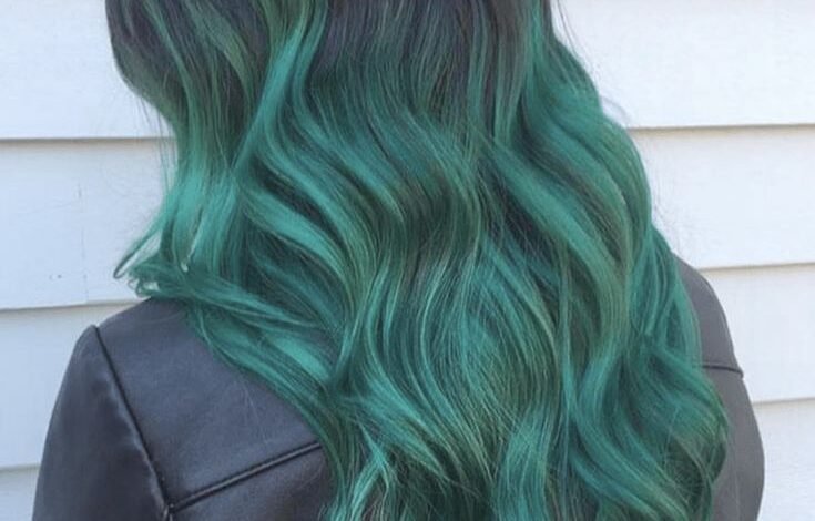 27 Christmas Hair Color Ideas: Festive Styles from Bold Highlights to Elegant Holiday Waves