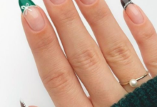 29 Christmas Gel Nails That’ll Make You Sleigh The Holidays